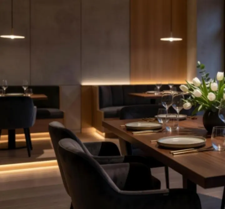 Sfeervol overzicht van het restaurant van AIR COMFORT INSTALLERS met gasten aan tafel.